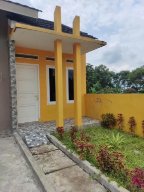 Aghnia Shariah House